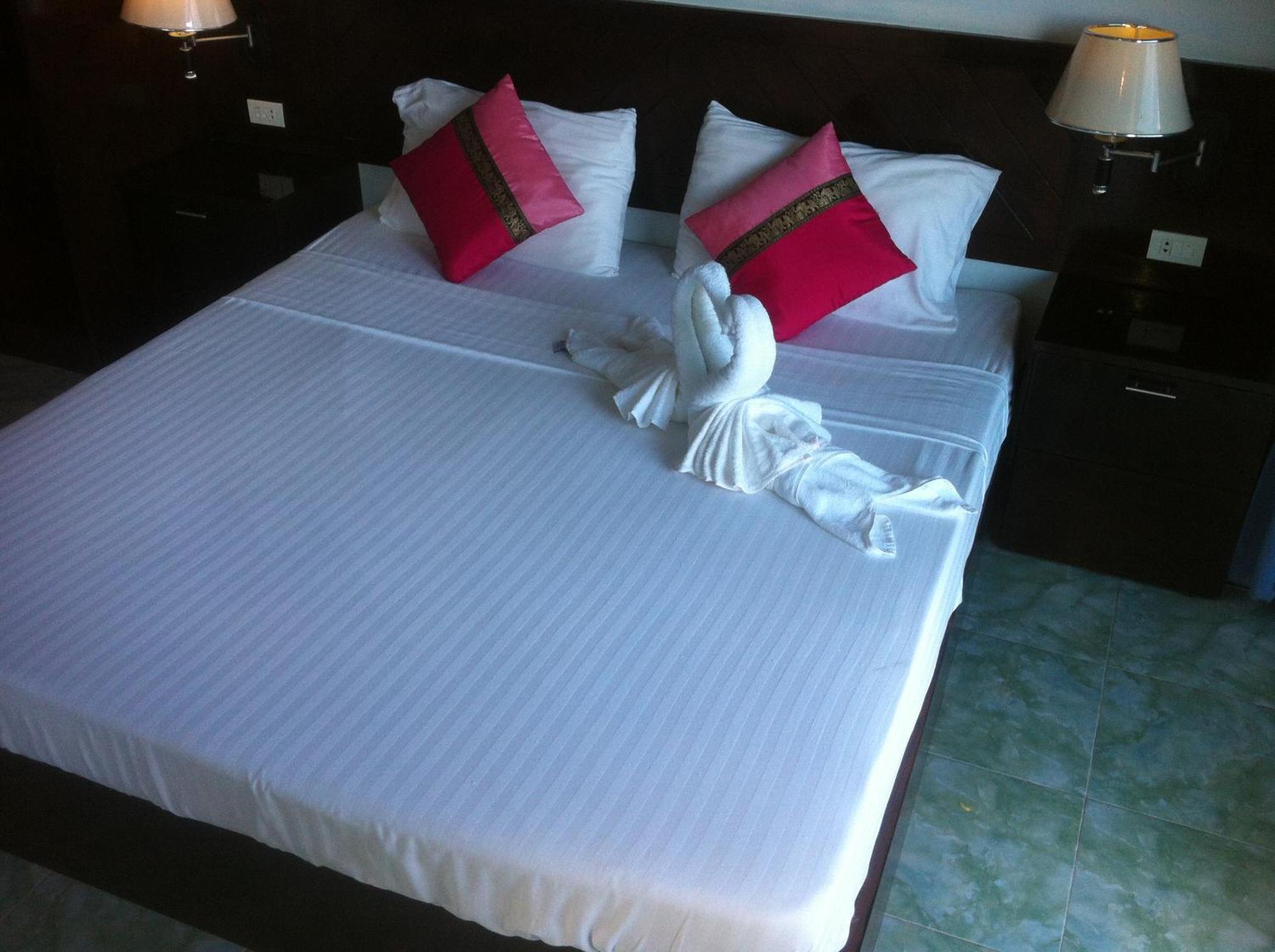 Feng Shui House Hotell Patong Eksteriør bilde